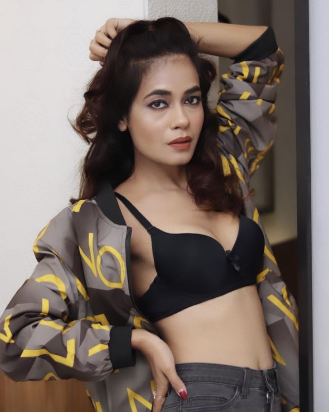 Shikha Sinha Height Shikha Sinha Height