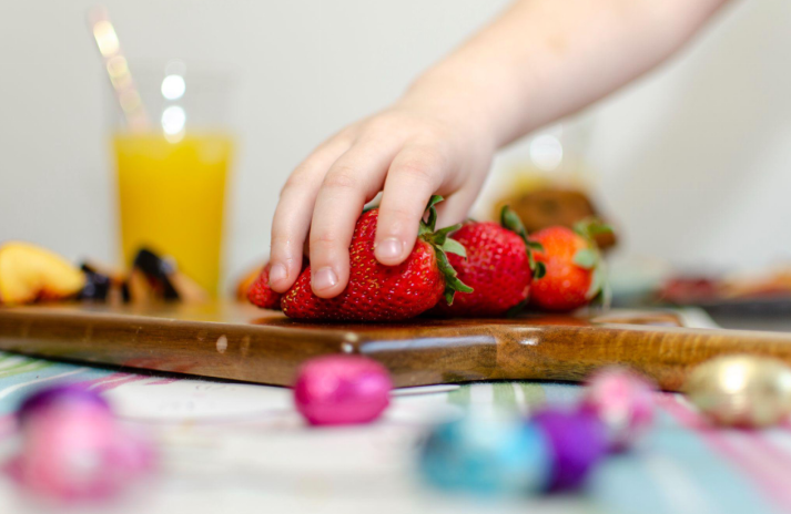 Healthy Eating for Kids on the Road: Fast Food Alternatives and Smart Snacking