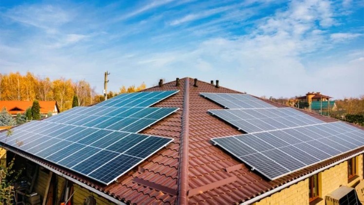 Exploring Types of Solar Panels: Choosing the Right Option for Your Home